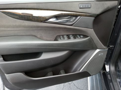 Used 2019 Cadillac Escalade Platinum image 7