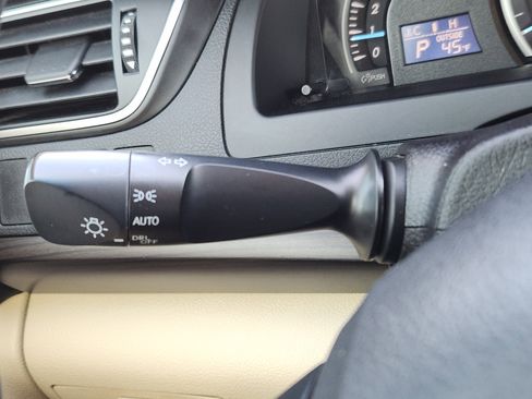 Used 2015 Toyota Camry LE image 23