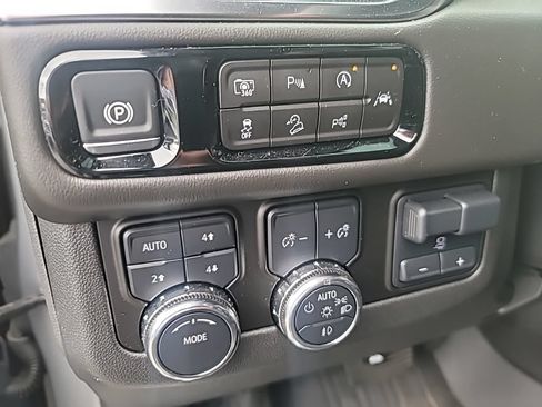 Used 2025 GMC Yukon Elevation AWD/4WD image 22