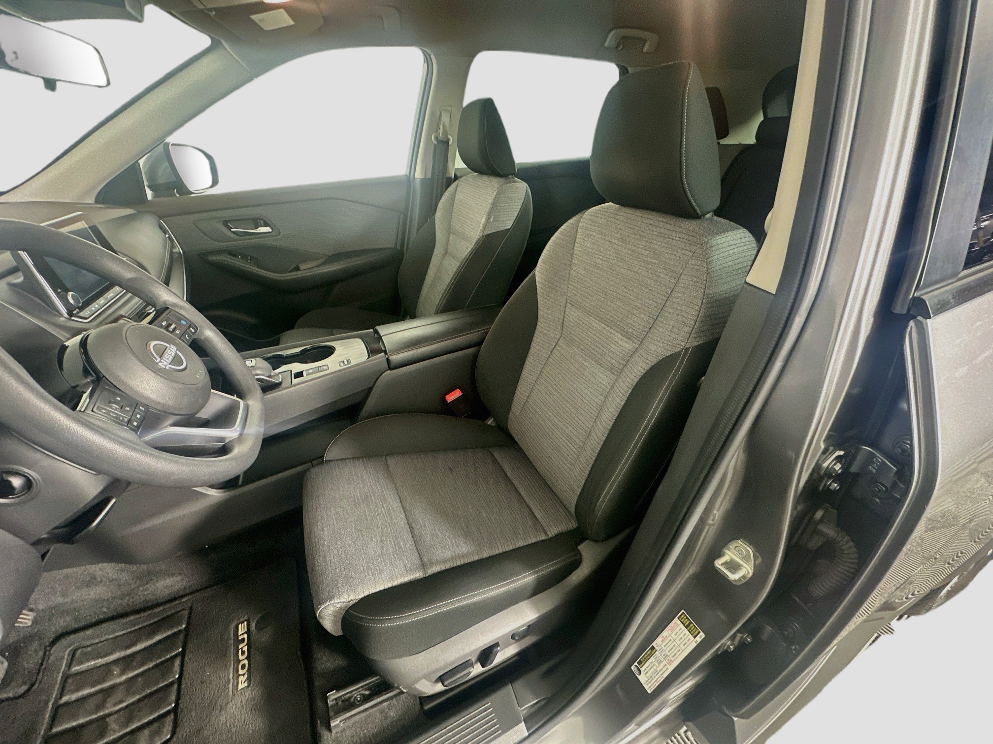 Used 2023 Nissan Rogue SV FWD image 13