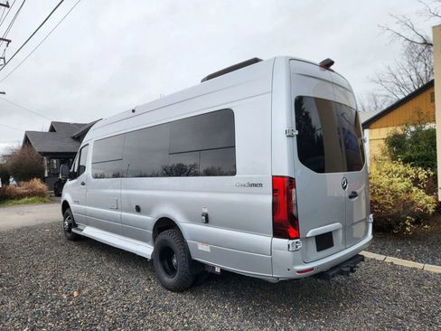 Used 2021 Mercedes-Benz Sprinter 3500 image 28