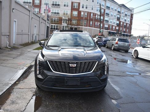Used 2019 Cadillac XT4 Luxury w/ Cold Weather Package image 3