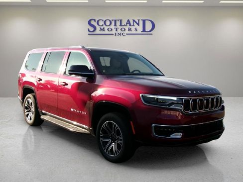 Used 2025 Jeep Wagoneer 4WD image 4