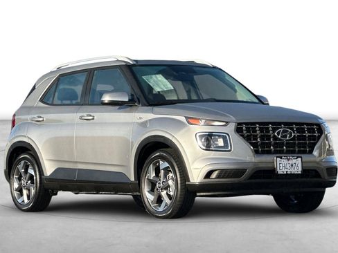 Certified 2025 Hyundai Venue SEL image 11