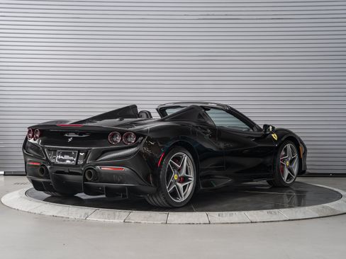 Used 2022 Ferrari F8 Tributo RWD image 5