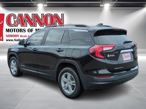 Used 2024 GMC Terrain SLE w/ Driver Convenience Package image 7