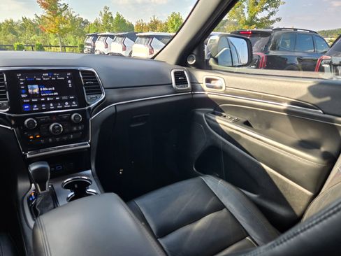 Used 2022 Jeep Grand Cherokee Limited image 11