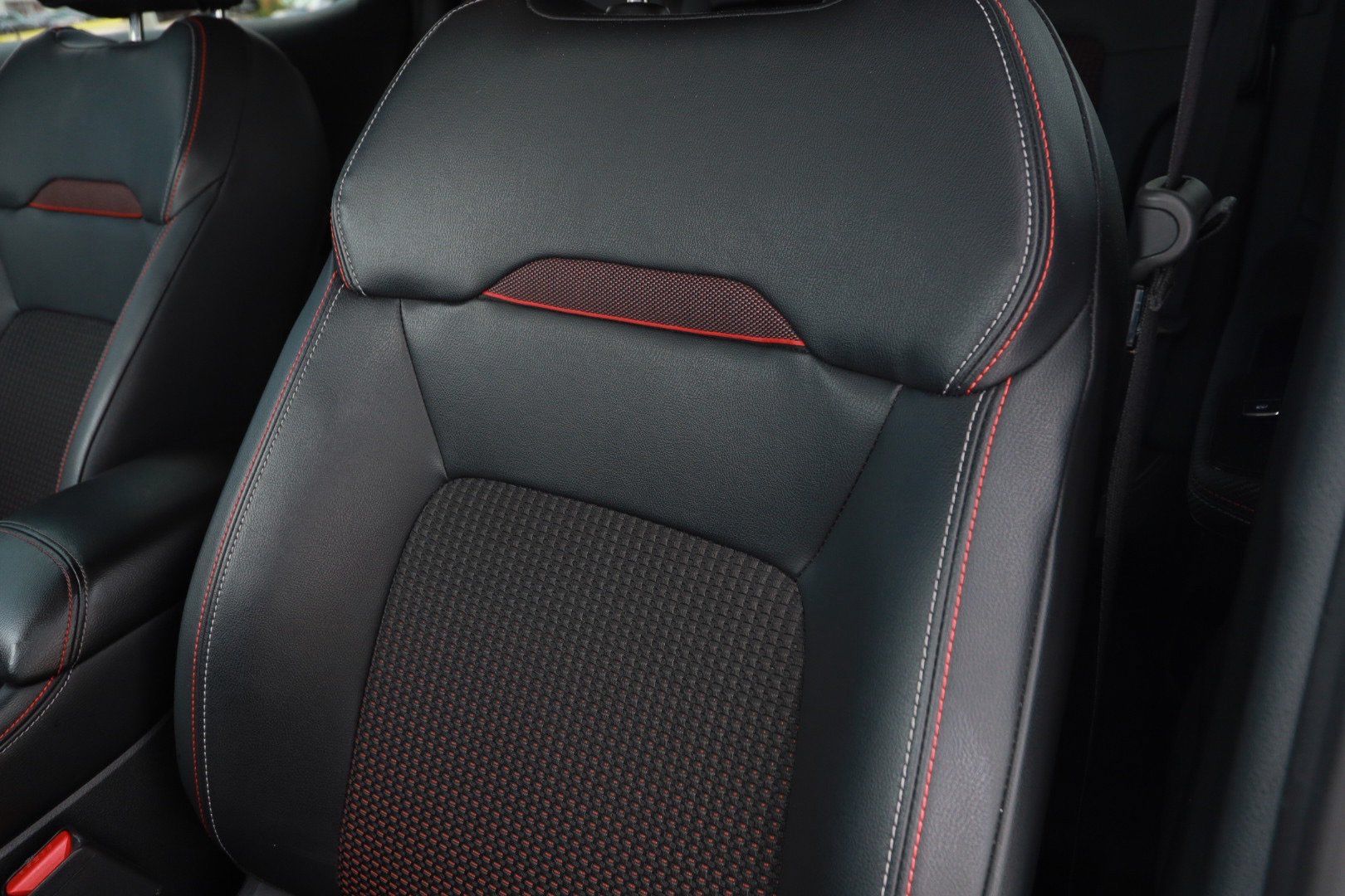 Used 2025 Nissan Kicks SR w/ Interior Electronics Package FWD image 19