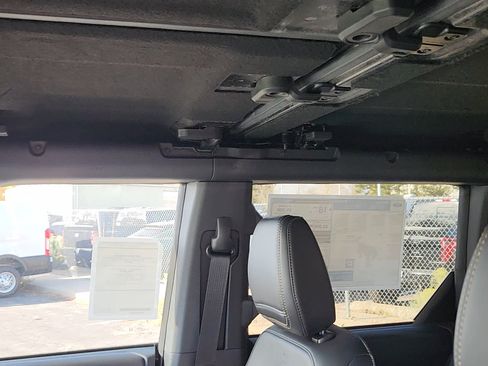 New 2025 Ford Bronco Badlands image 13