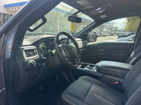 Used 2018 Nissan Titan SV w/ SV Convenience Package image 26