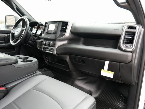 New 2024 RAM 3500 Tradesman AWD/4WD image 26