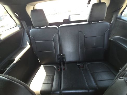 Used 2023 Chevrolet Traverse Premier w/ Redline Edition FWD image 14