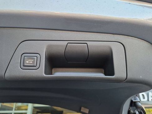 Used 2023 Buick Envision Avenir AWD/4WD image 26