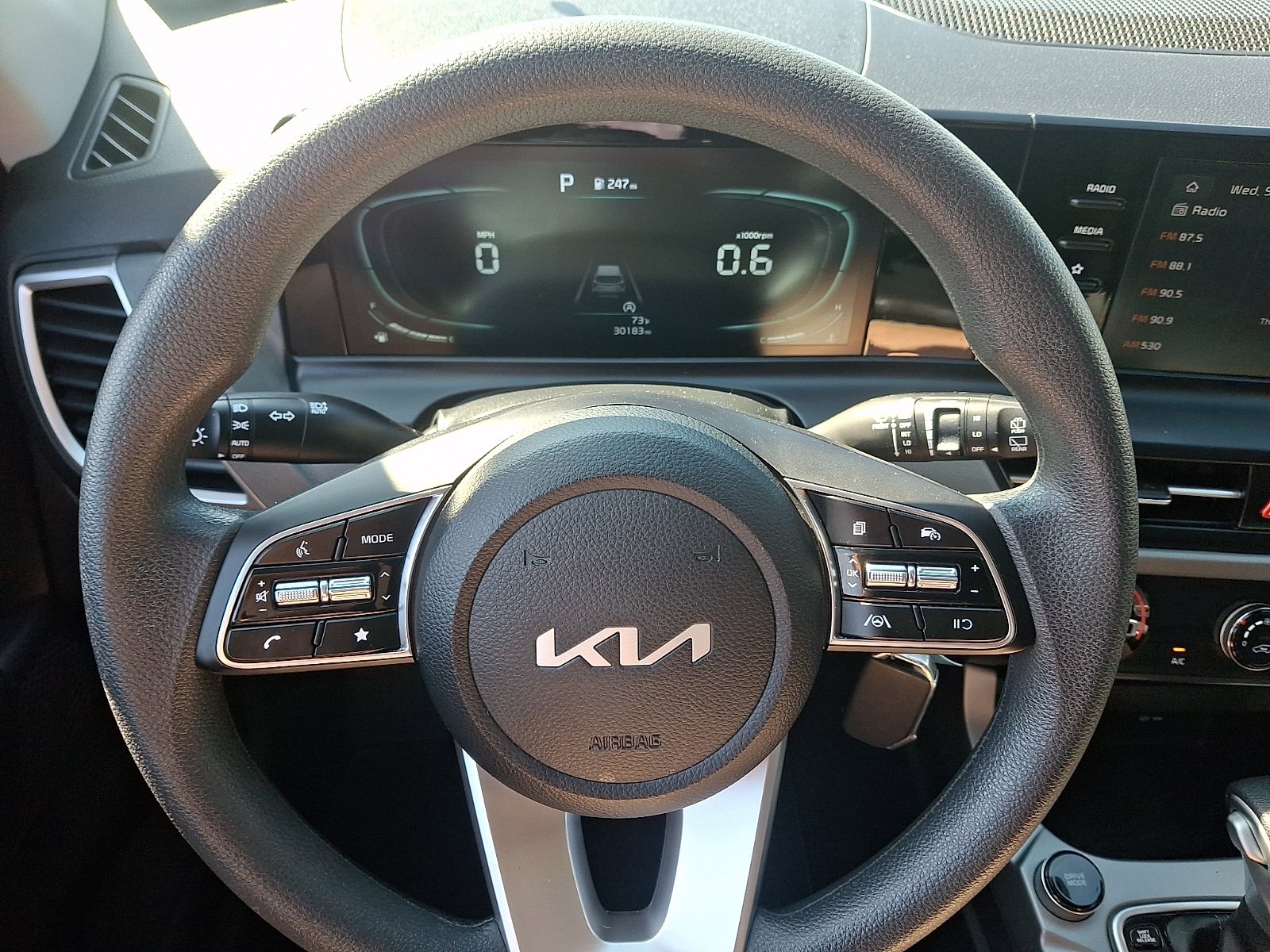 Used 2025 Kia Seltos LX AWD/4WD image 18