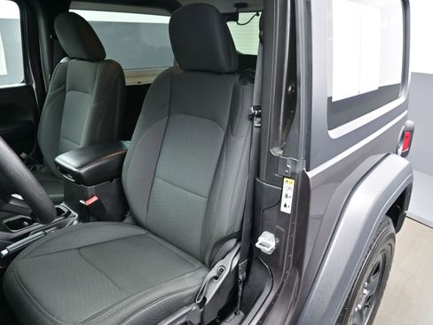 Used 2019 Jeep Wrangler Sport image 10
