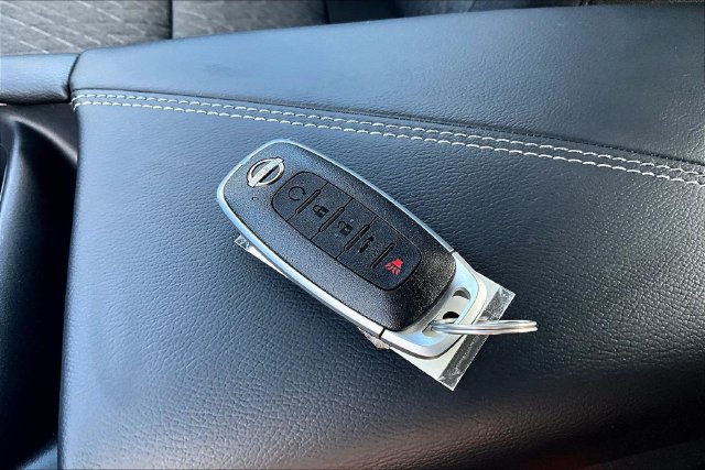 Used 2026 Nissan Sentra SV w/ SV Convenience Package FWD image 32