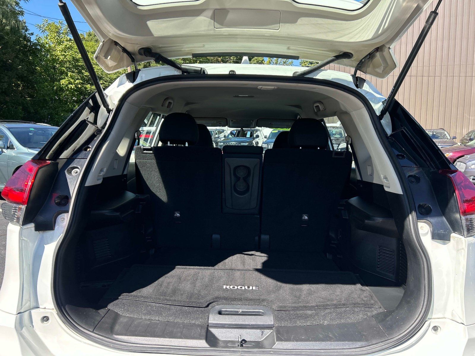 Used 2018 Nissan Rogue S AWD/4WD image 11