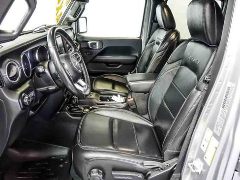 Used 2019 Jeep Wrangler Unlimited Sahara AWD/4WD image 12