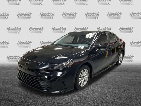 Used 2025 Toyota Camry LE FWD image 5