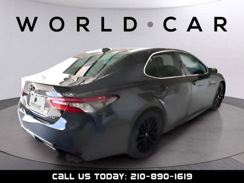 Used 2022 Toyota Camry XSE image 7
