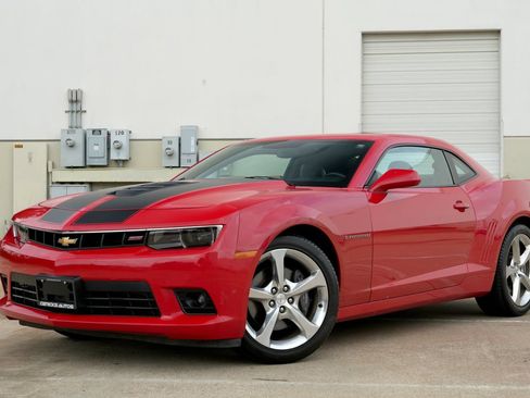 Used 2015 Chevrolet Camaro SS w/ RS Package RWD image 2