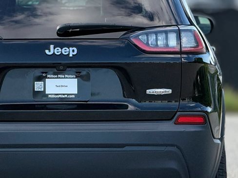 Used 2019 Jeep Cherokee Latitude Plus FWD image 14