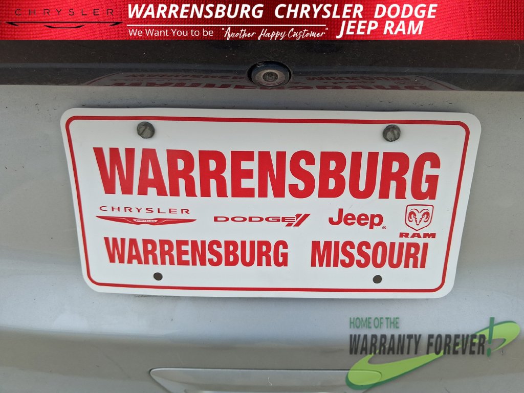 Used 2023 Chrysler Pacifica Touring-L FWD image 33