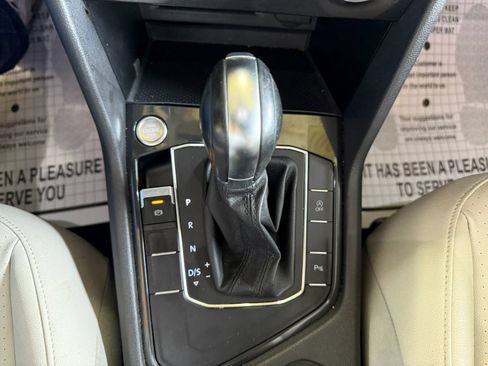 Used 2019 Volkswagen Tiguan SEL Premium R-Line FWD image 18