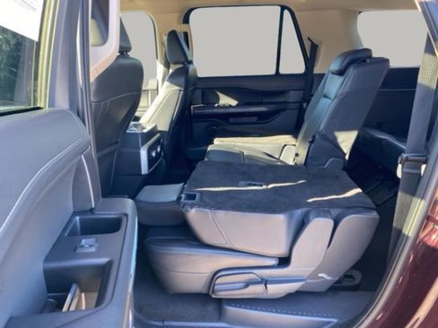 Used 2024 Ford Expedition Max XLT image 23