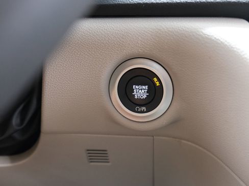 Used 2022 Chrysler Pacifica Touring-L FWD image 15