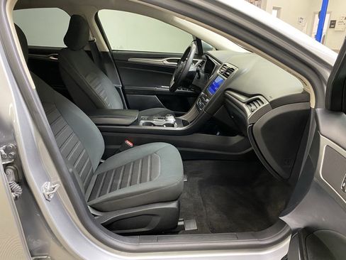 Used 2020 Ford Fusion SE image 18