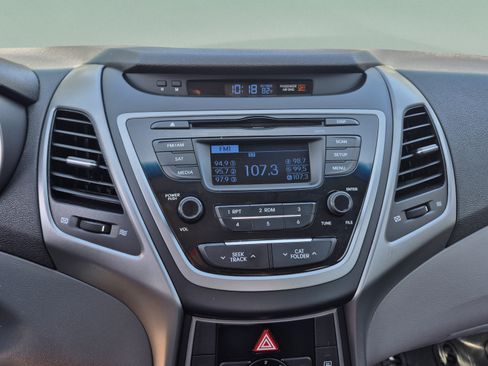 Used 2016 Hyundai Elantra SE FWD image 38
