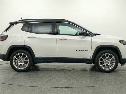 Used 2025 Jeep Compass Limited image 11