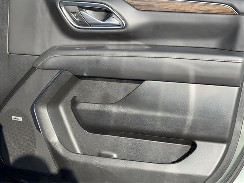 Used 2023 Chevrolet Suburban Premier image 29