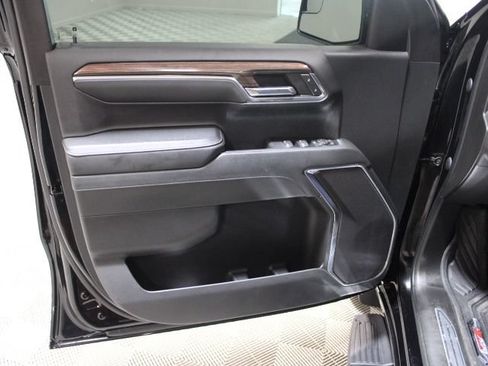 Used 2024 Chevrolet Silverado 1500 RST w/ Z71 Off-Road Package AWD/4WD image 17