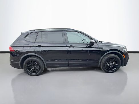 Used 2024 Volkswagen Tiguan SE R-Line image 2