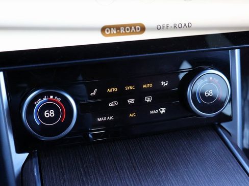 Used 2023 Land Rover Range Rover SE image 25