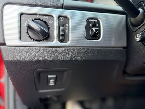 Used 2004 Ford Thunderbird RWD image 16