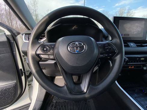 Used 2024 Toyota RAV4 LE image 28