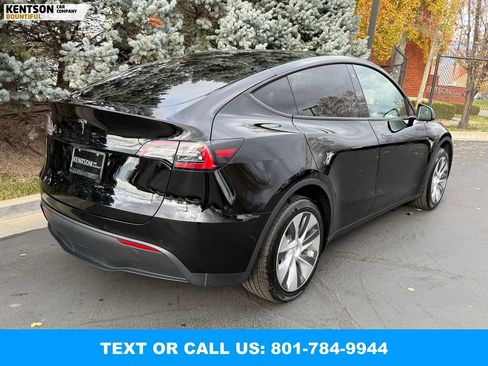 Used 2022 Tesla Model Y Long Range image 8