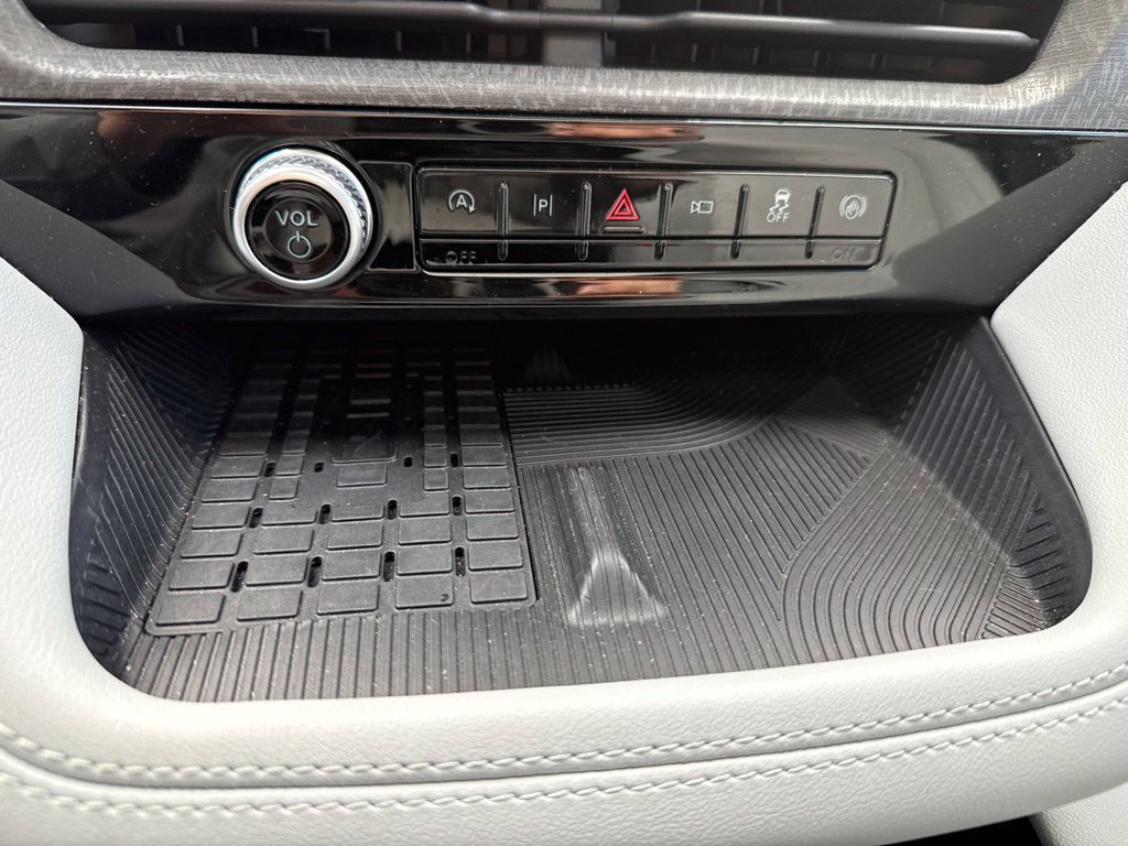 Used 2025 Ford Explorer Platinum w/ Ultimate Package AWD/4WD image 17