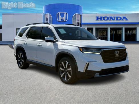 Used 2023 Honda Pilot Touring image 11