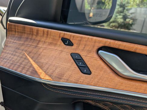 Used 2023 Jeep Grand Cherokee Summit image 12