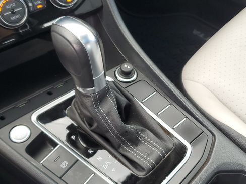 Used 2019 Volkswagen Jetta R-Line w/ R-Line Cold Weather Package FWD image 28