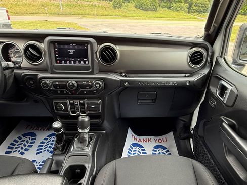 Used 2018 Jeep Wrangler Unlimited Sport S AWD/4WD image 17