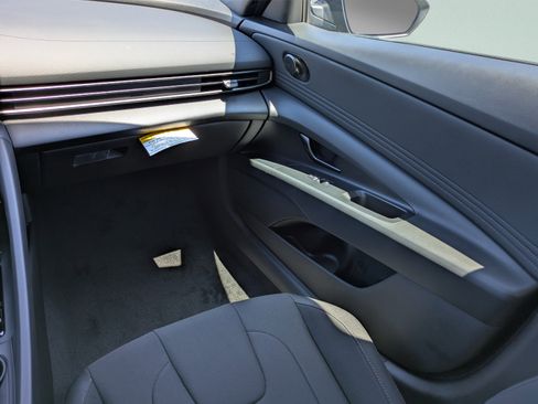 New 2026 Hyundai Elantra Sport FWD image 17