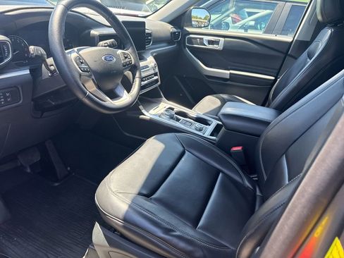 Used 2021 Ford Explorer XLT w/ Equipment Group 202A AWD/4WD image 4