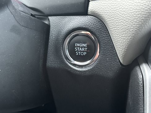 Used 2021 Toyota RAV4 XLE Premium image 34