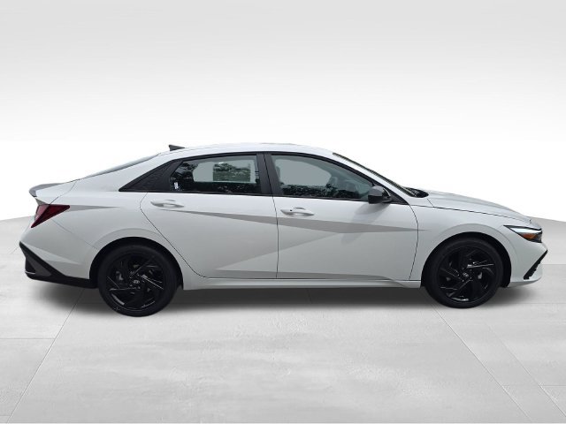 New 2026 Hyundai Elantra SEL Sport FWD image 6