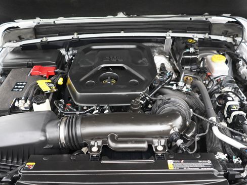 Used 2025 Jeep Wrangler Unlimited Sport AWD/4WD image 30
